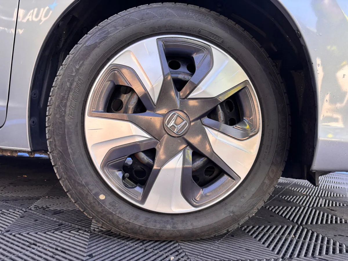 2019 HONDA FIT HYBRID (V162) *LOW MILES* - Image 4