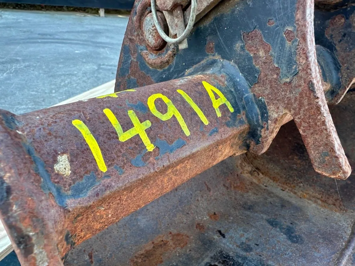 18" RHINOX DIGGING BUCKET ... 30MM ...1491A - Image 3