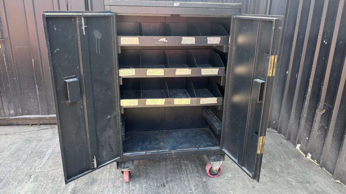 Armorgard Fitting Store - Image 4