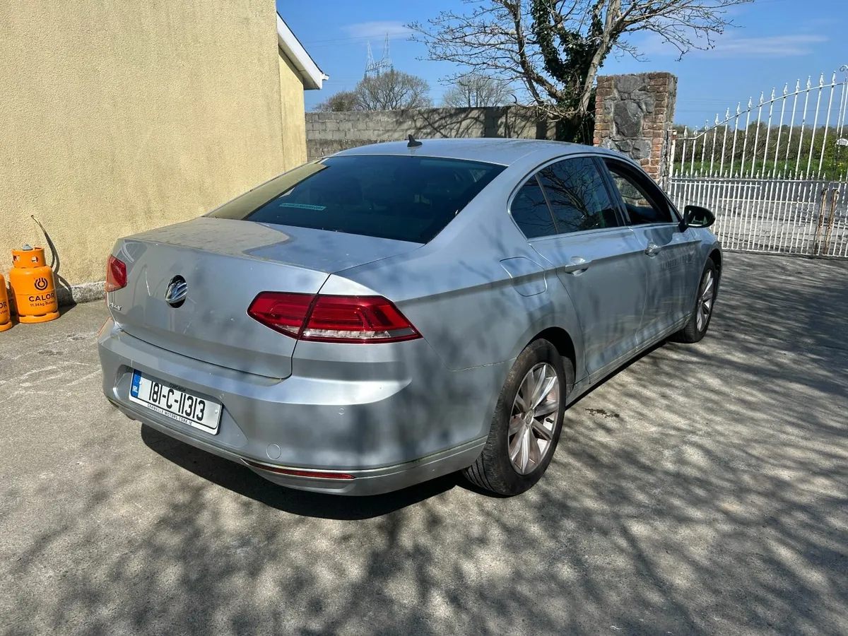 Volkswagen Passat 2018 - Image 2