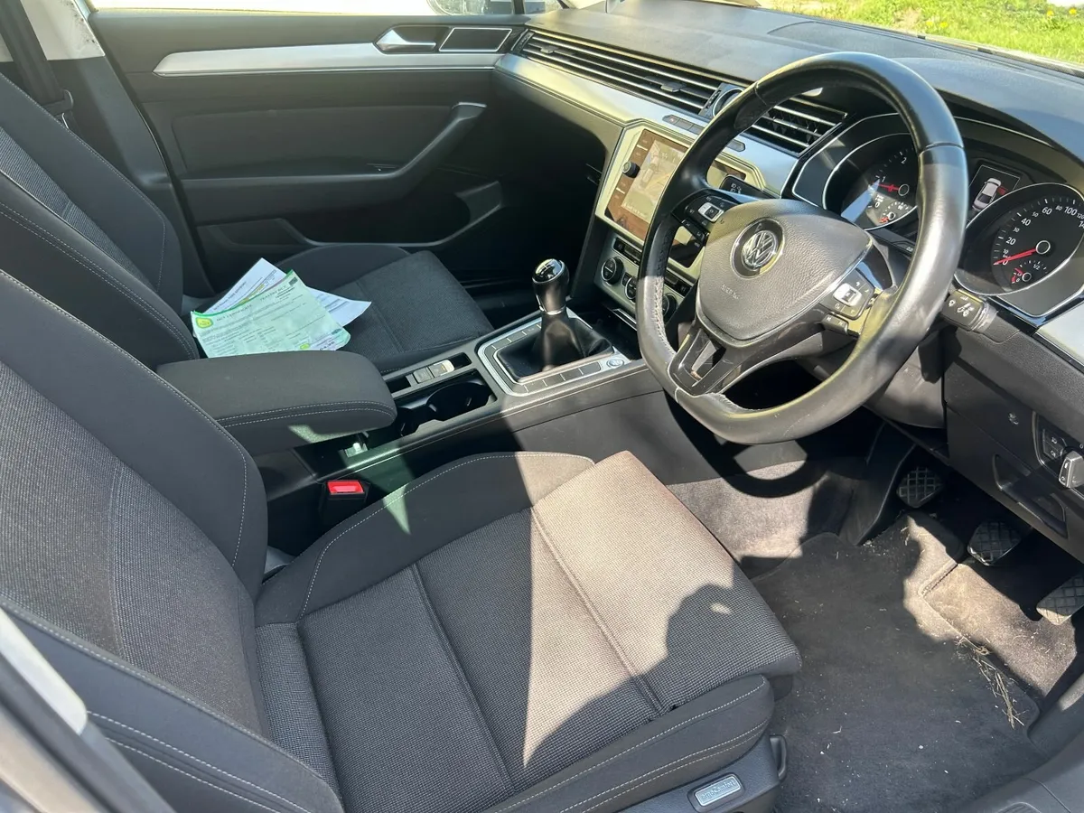 Volkswagen Passat 2018 - Image 3