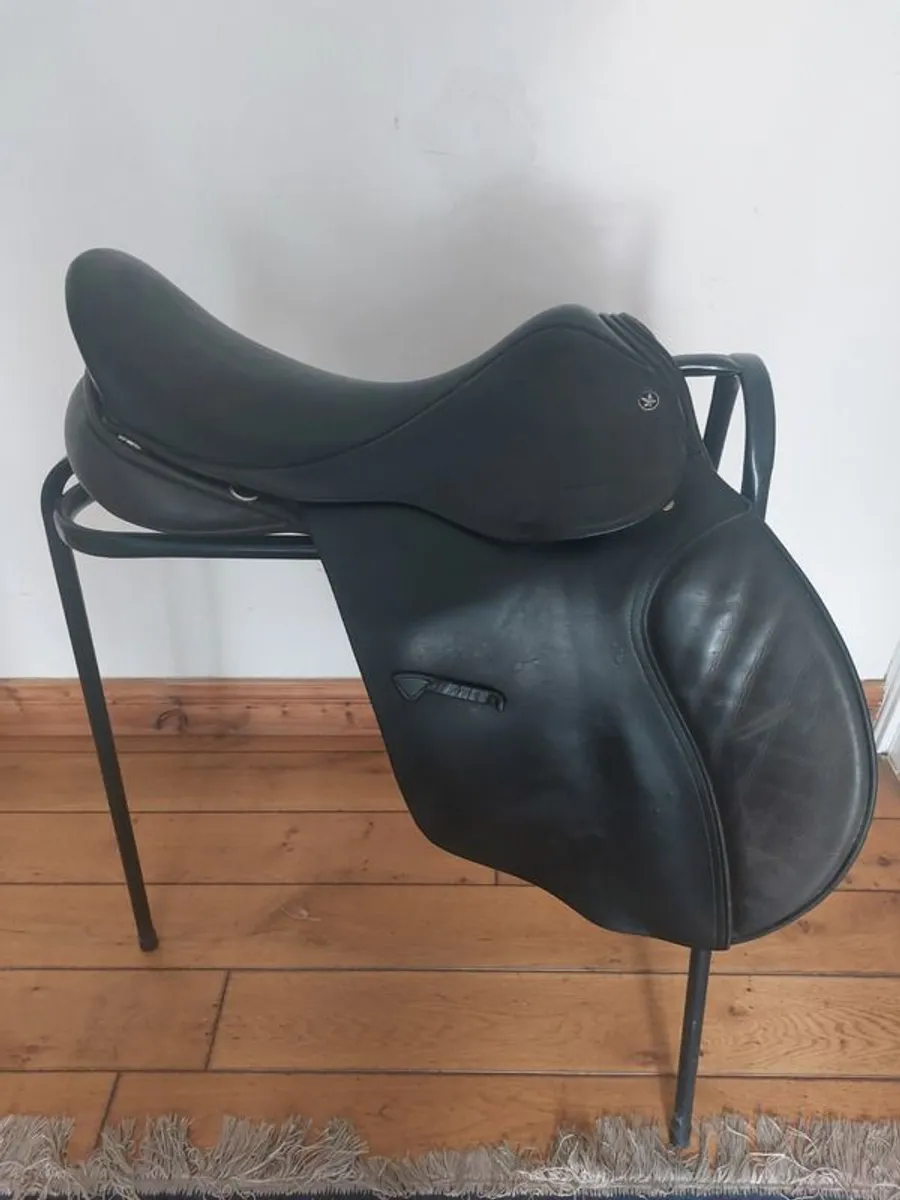 Black Falcon Saddle - Image 1