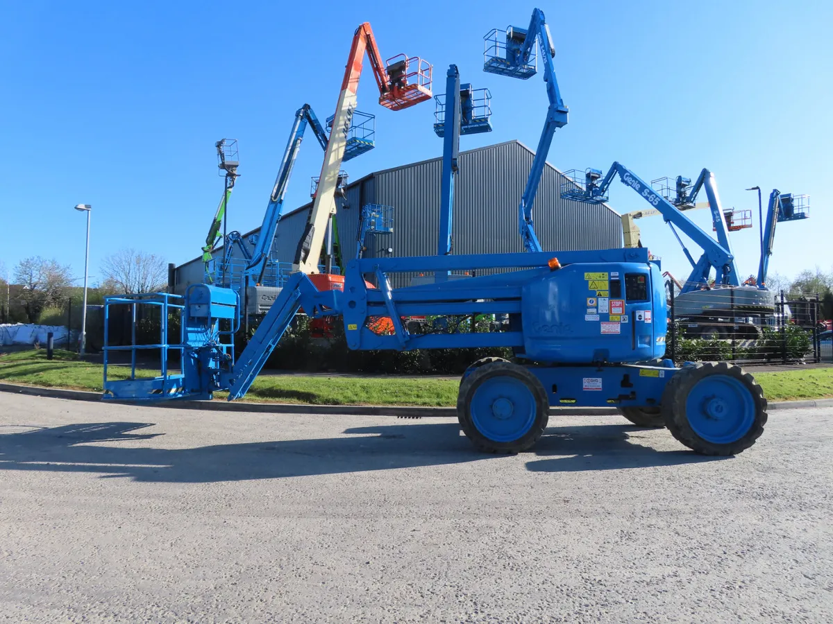 Genie Z45/25J Articulating Boom Lift - Image 1