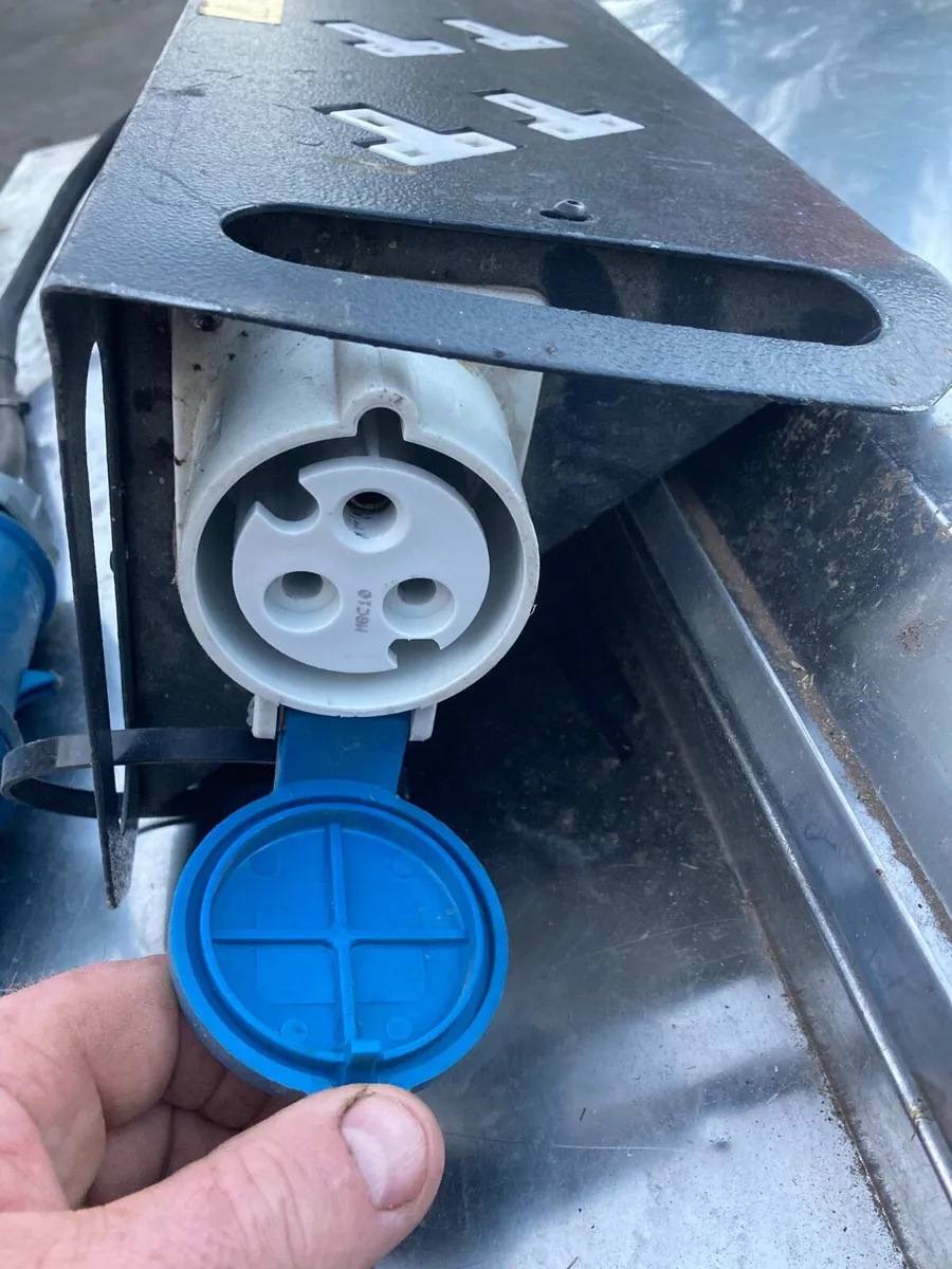 240 volts Socket Bank - Image 4