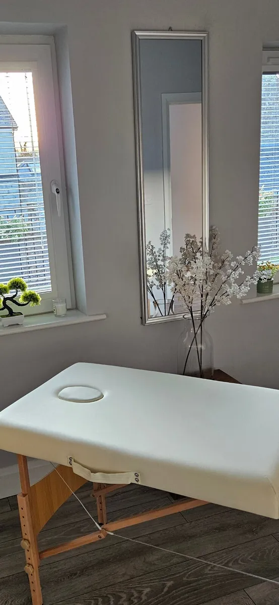 Massage table - Image 1
