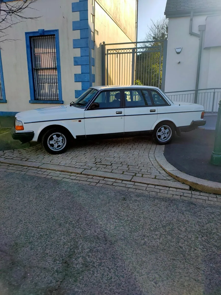 VOLVO 240 GL  AUTO   1990 - Image 1