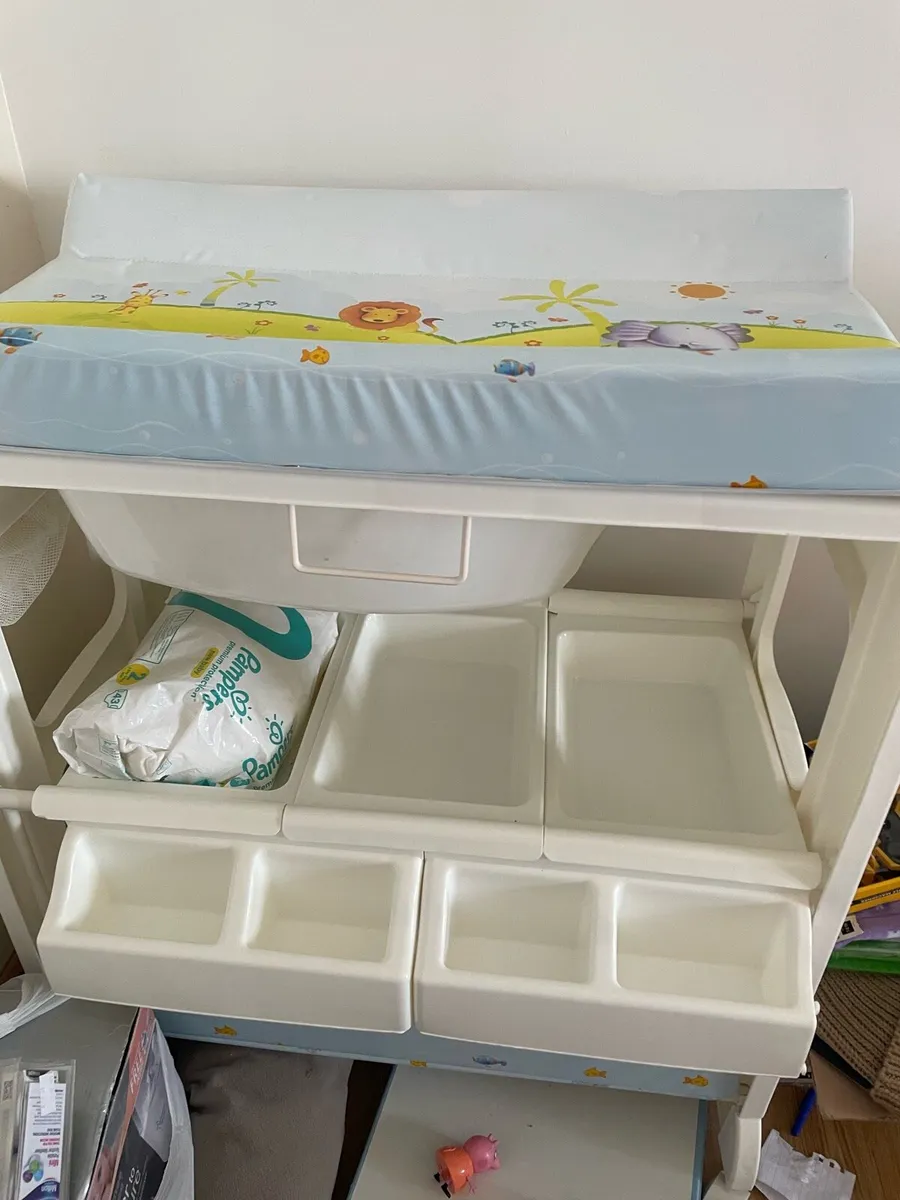 Baby changing unit - Image 1