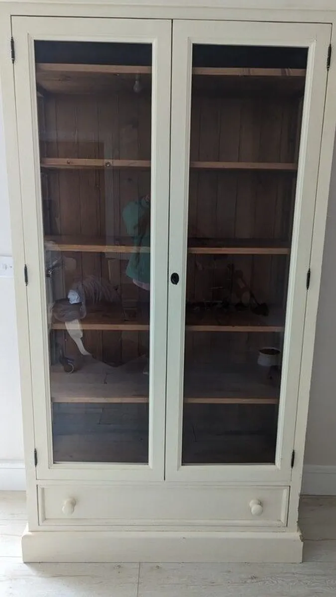 Glazed bookcase with drawer - Image 3