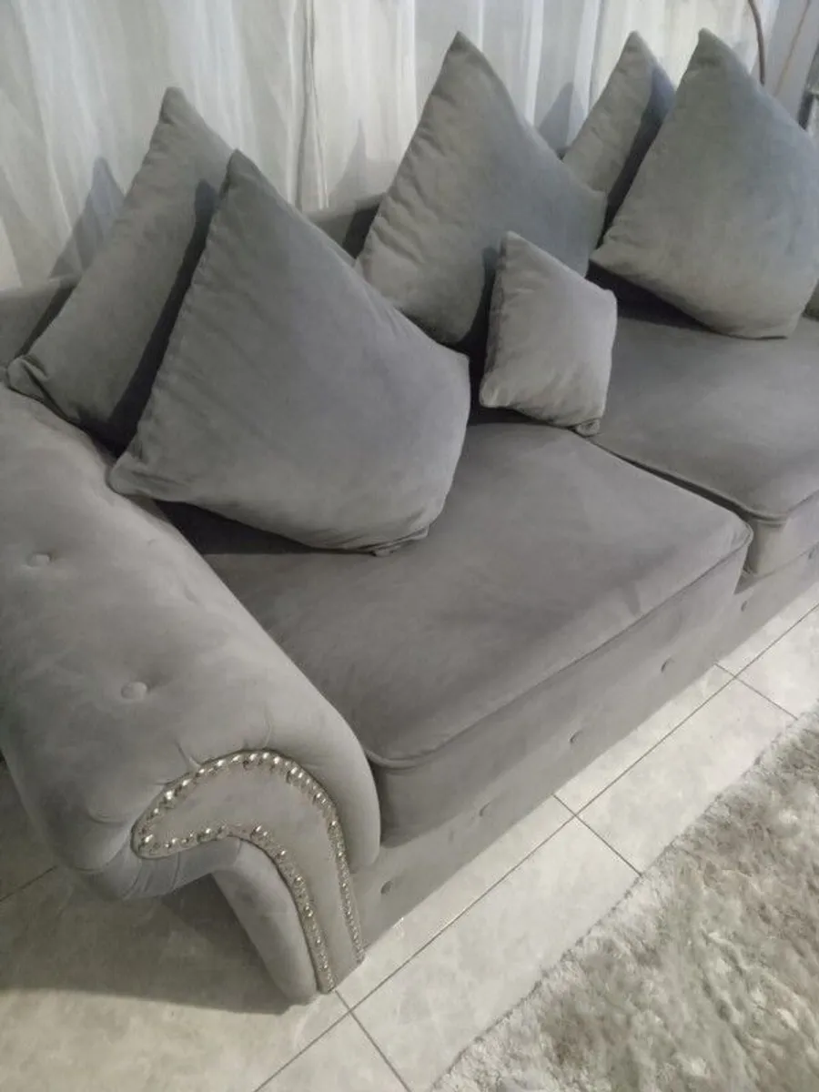 sofa - Image 1