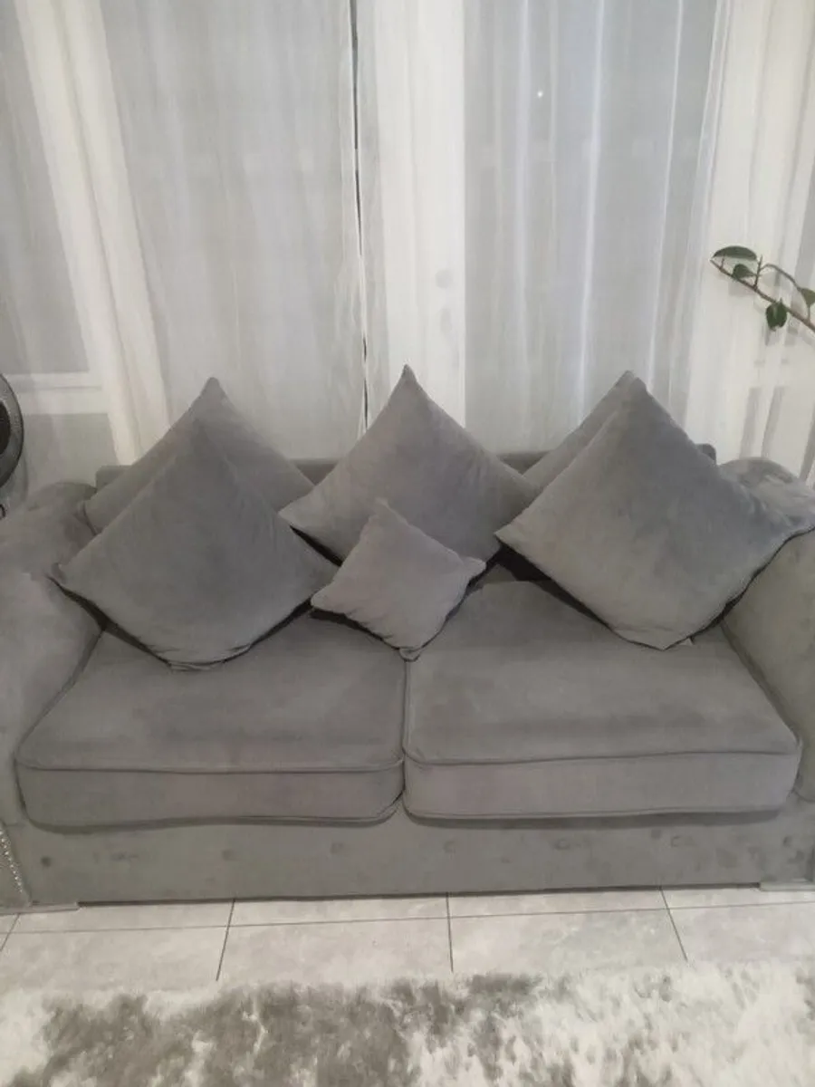 sofa - Image 2