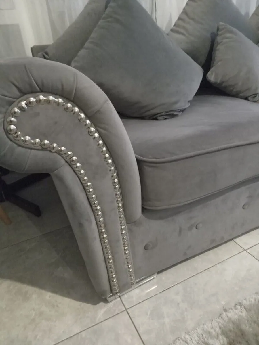 sofa - Image 3