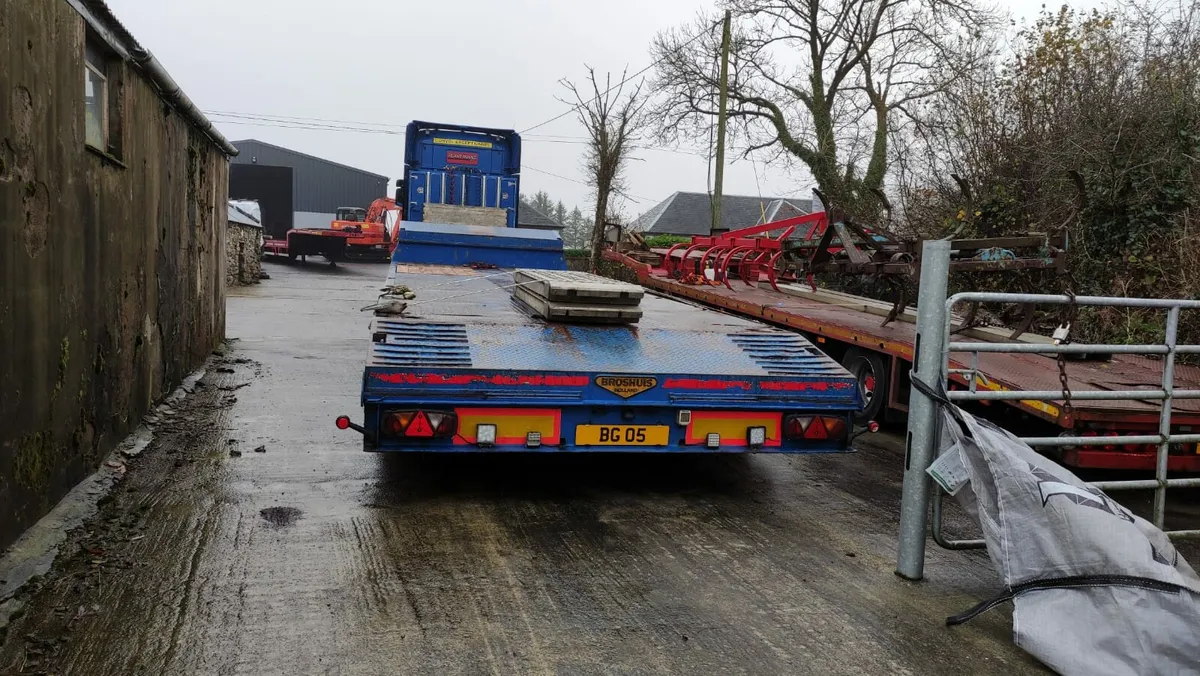 Broshuis 9ft extendable low loader - Image 2