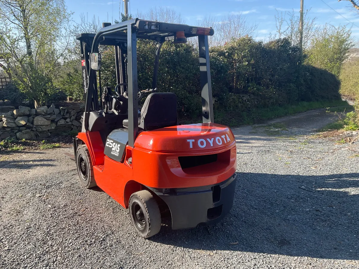 FORKLIFT - Image 4