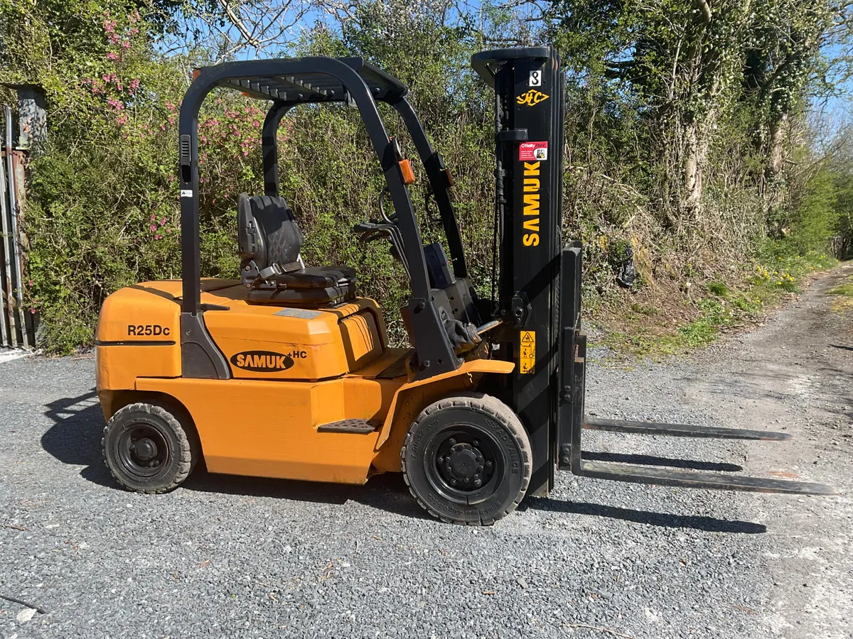 FORKLIFT - Image 1