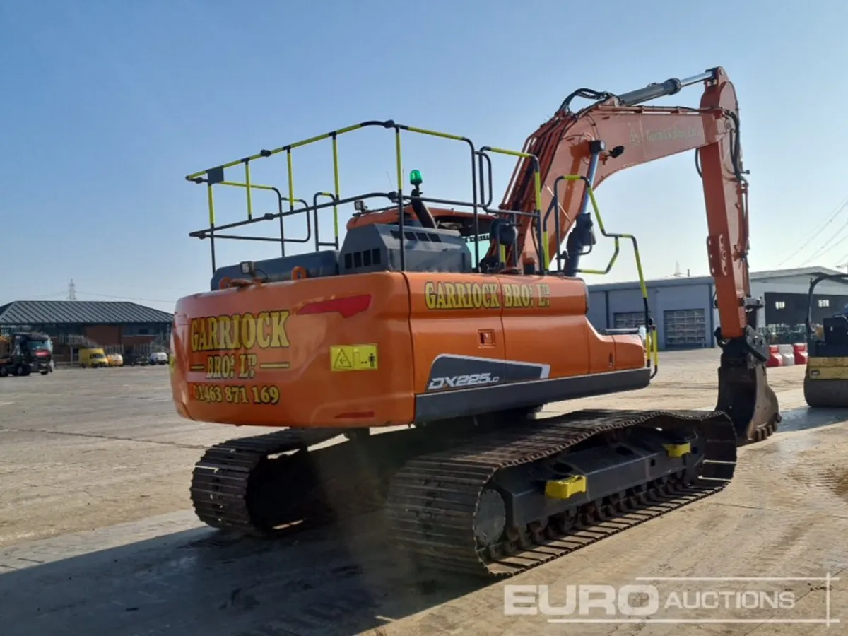 2018 Doosan DX225LC-5 - Image 2
