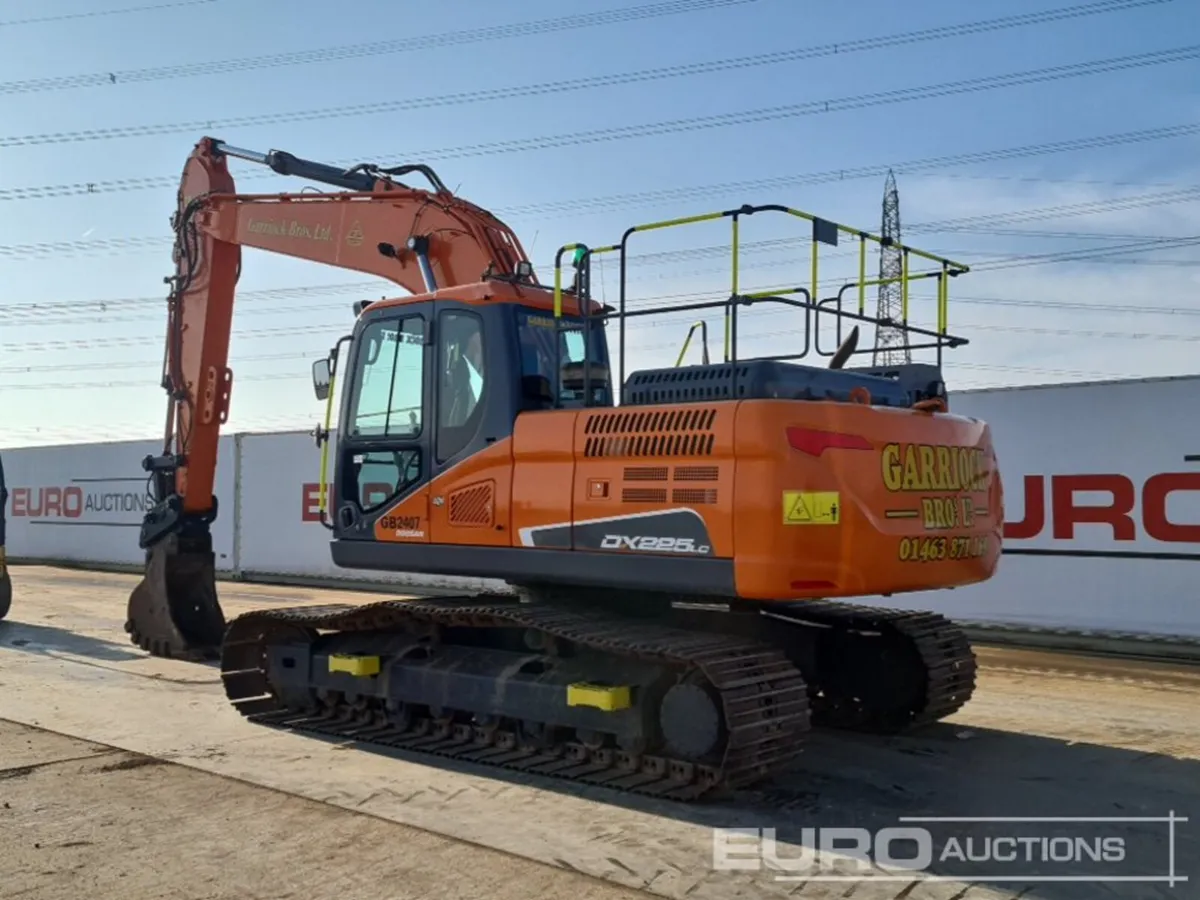 2018 Doosan DX225LC-5 - Image 3