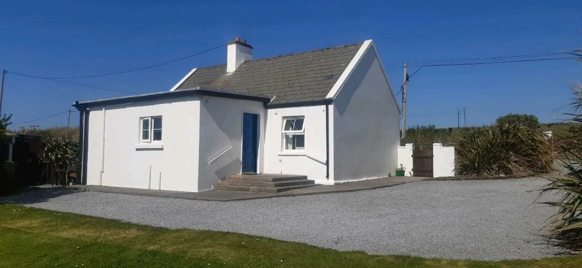 Seafront Holiday Home - Image 2