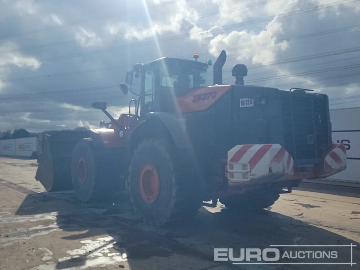 2016 Hitachi ZW370-5B - Image 2