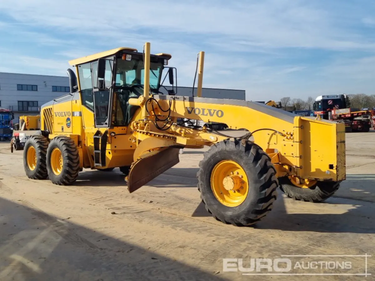 2011 Volvo G930 - Image 2