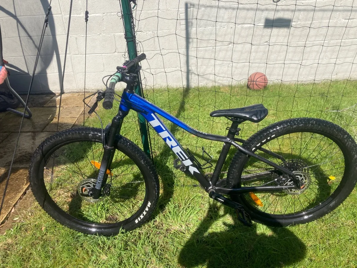 2024 trek marlin 8 S/M frame (mint condition) - Image 2