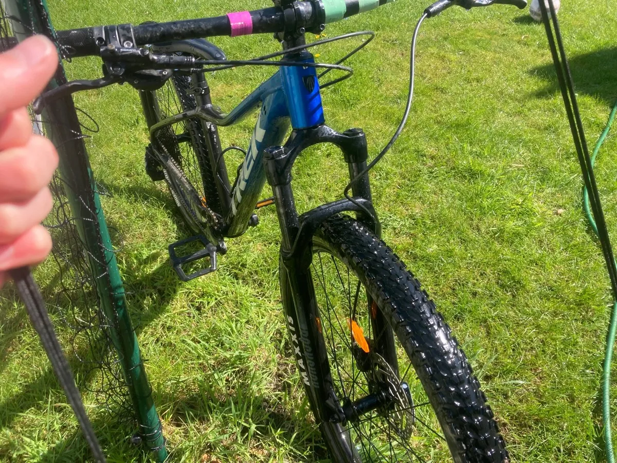 2024 trek marlin 8 S/M frame (mint condition) - Image 4