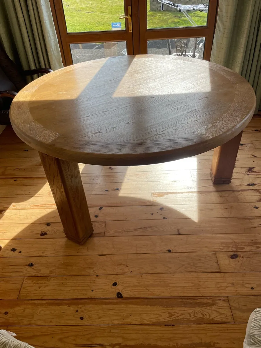 Dining table. Solid timber. Circular - Image 1