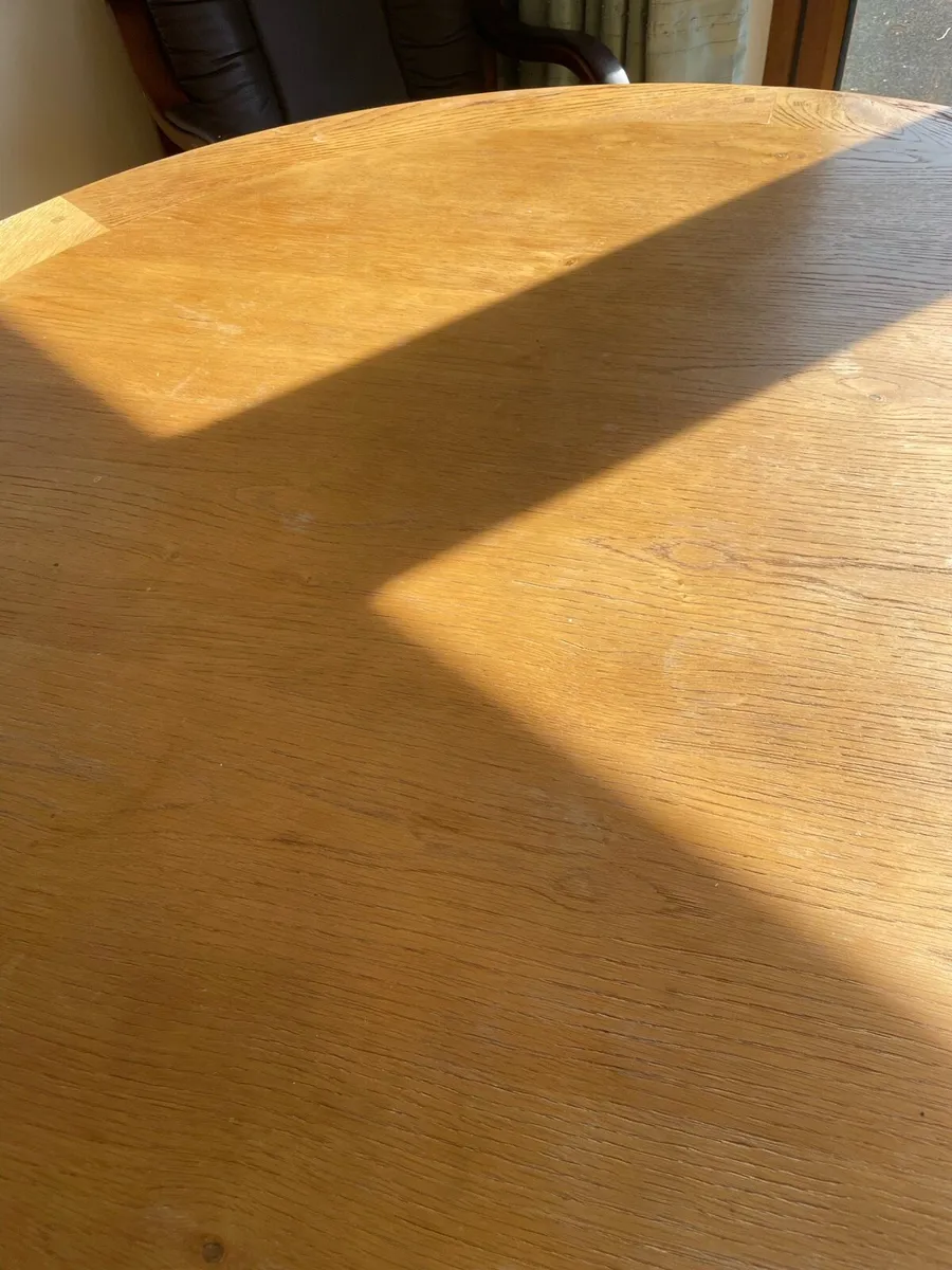 Dining table. Solid timber. Circular - Image 3