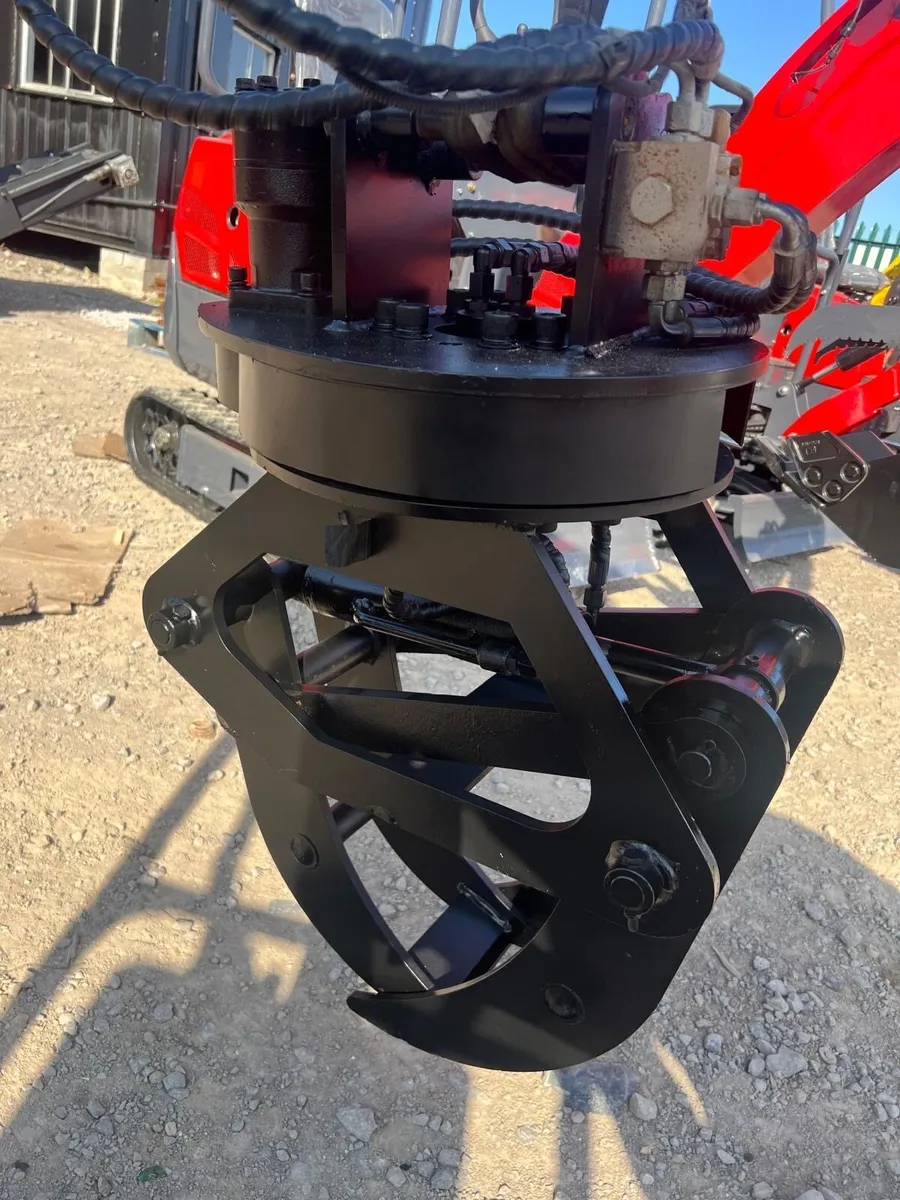 Rotational Grab for 2-3.5t excavator - Image 1
