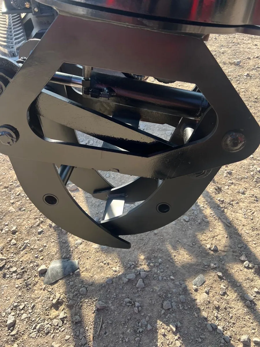 Rotational Grab for 2-3.5t excavator - Image 3