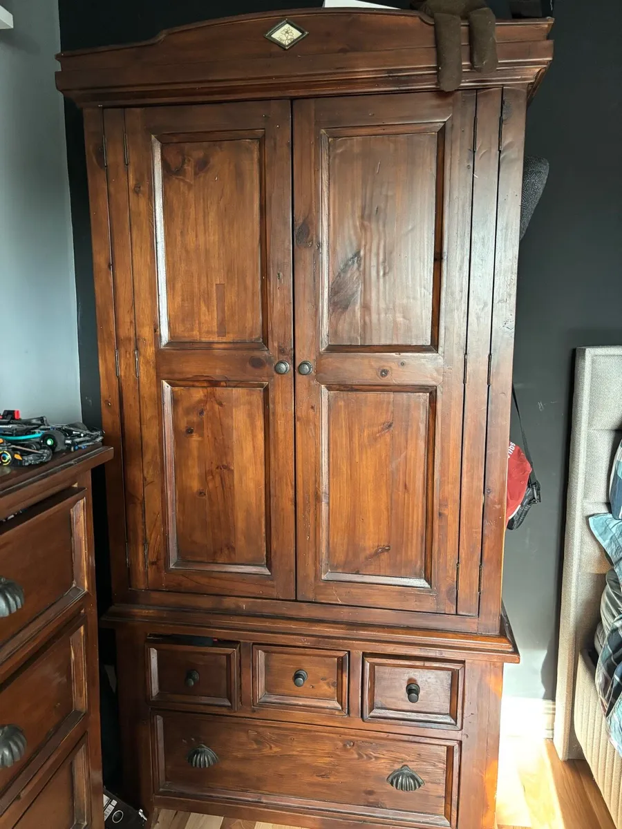 Wardrobe and chest of drawers - Image 2