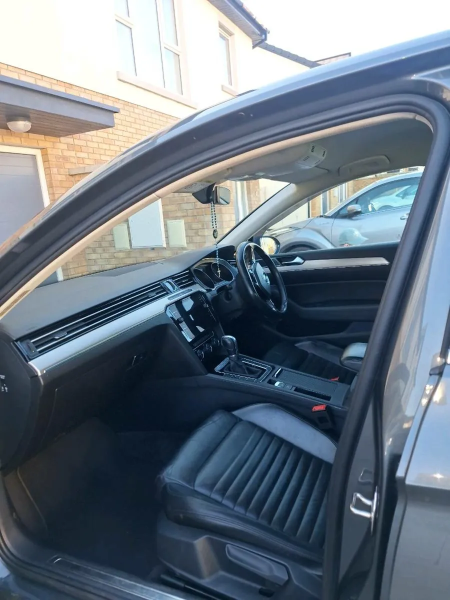 Volkswagen Passat (upgraded dash) - Image 4