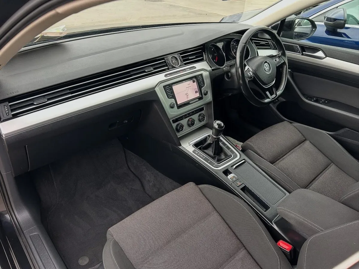 Volkswagen Passat **** - Image 2