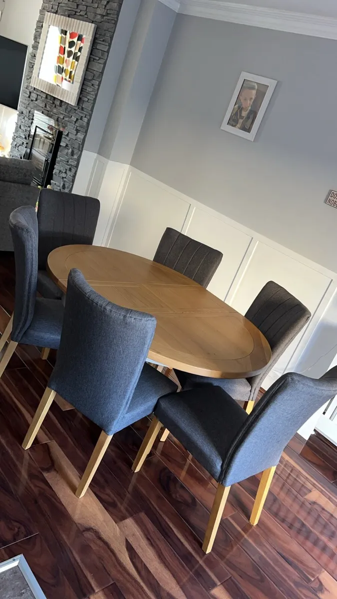 Kitchen Table & 6 chairs - Image 1
