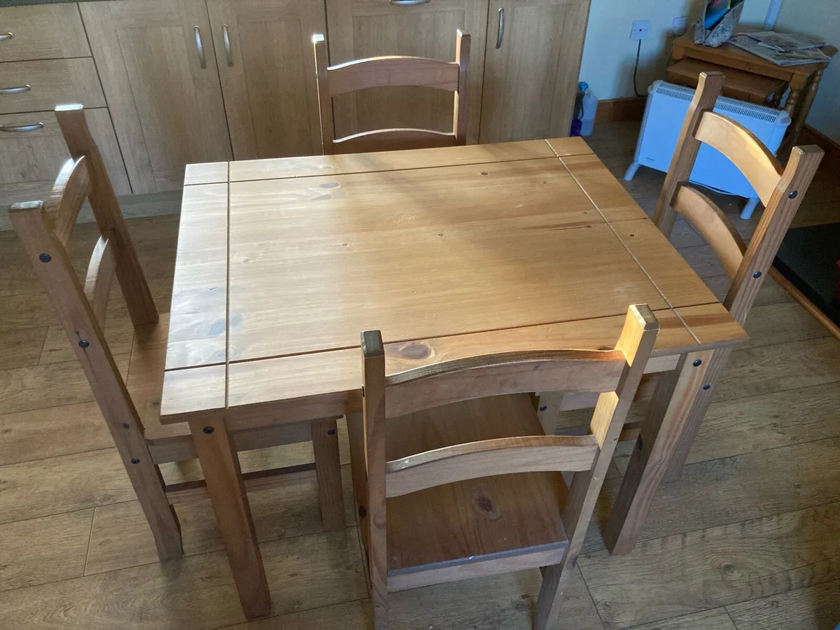 Kitchen table & chairs - Image 1