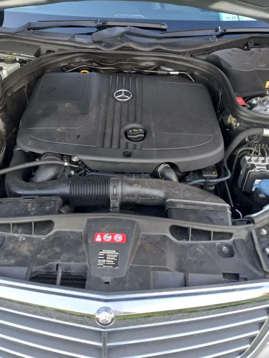 Mercedes E220 - Image 4