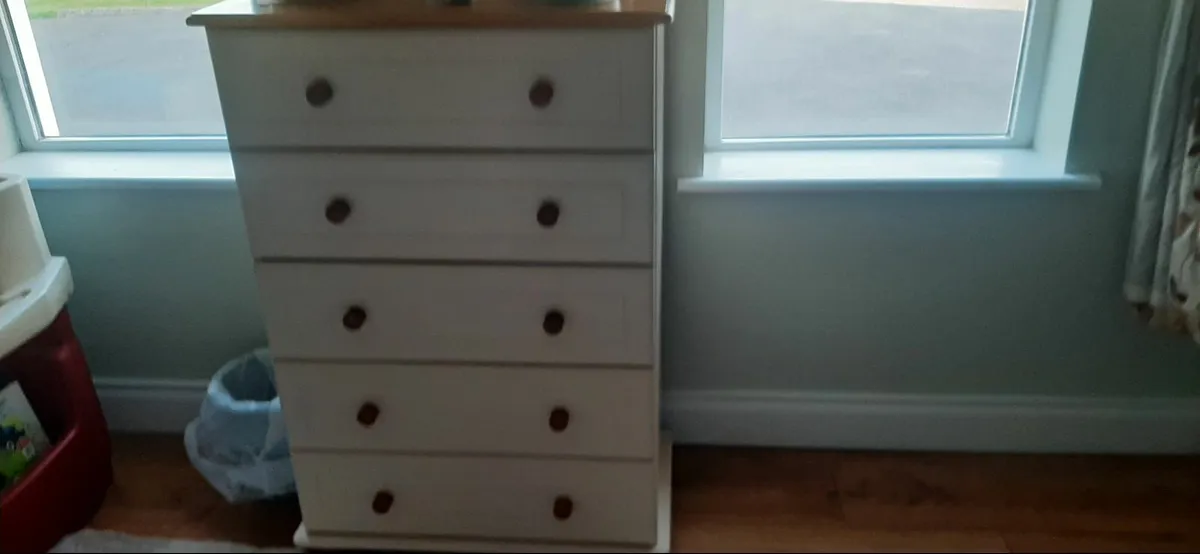 Bedside lockers and chest of drawers - Image 1