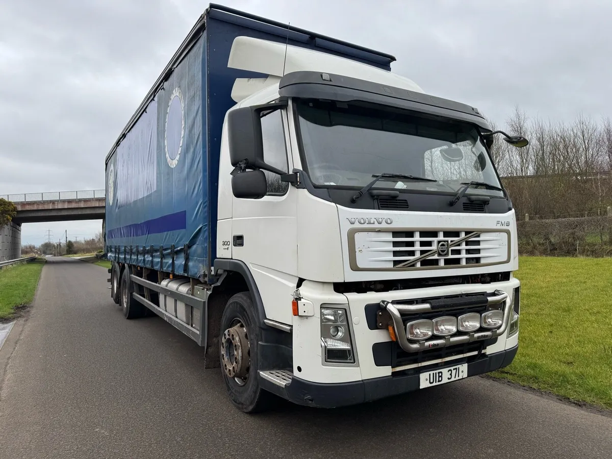 Fm9 Volvo 6x2 ( manual) - Image 1