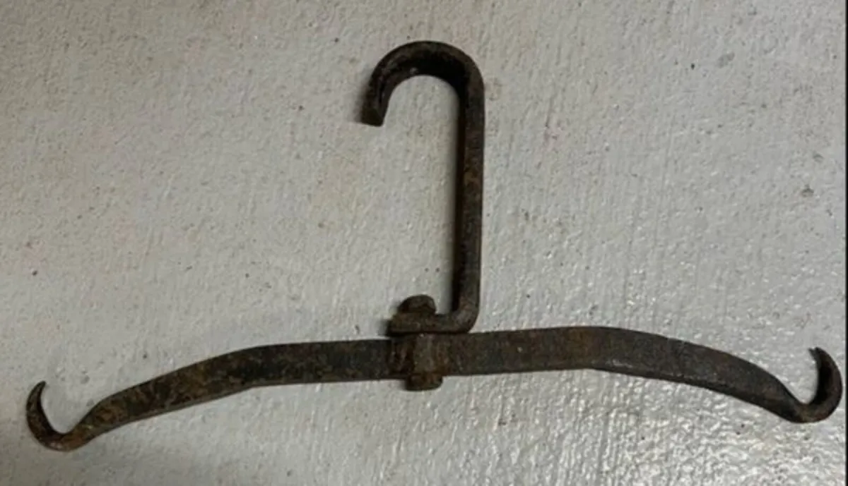 Vintage Balancing scales and swindle hook - Image 2
