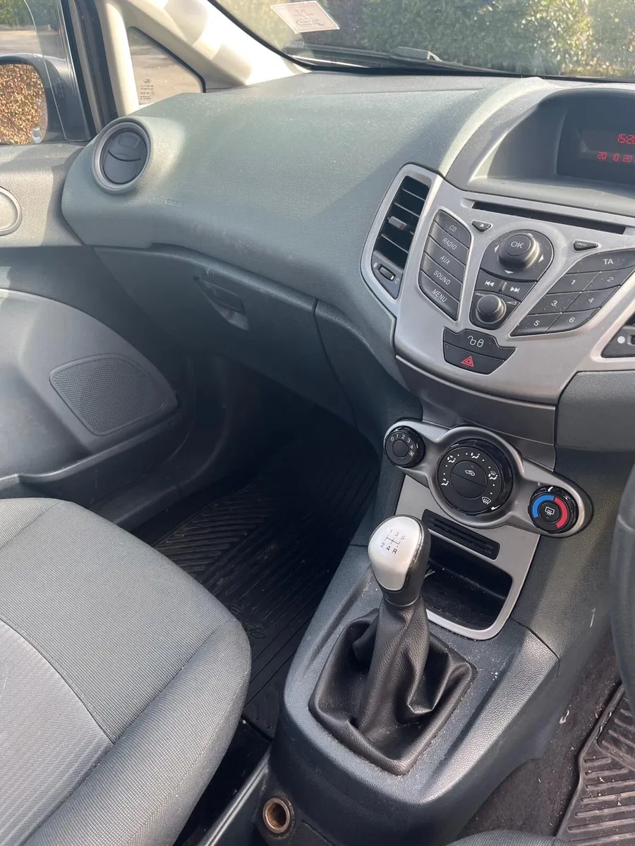 FORD FIESTA 2011 - Image 3