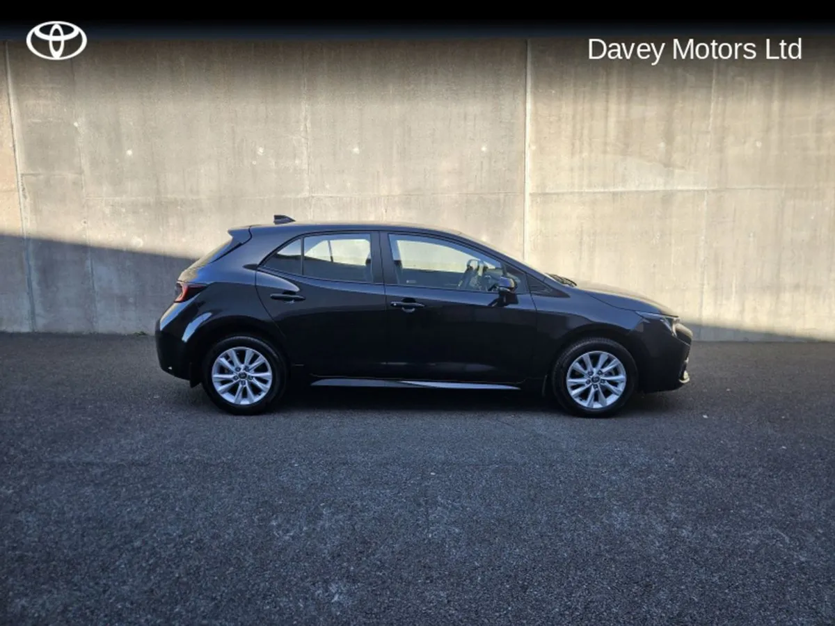 Toyota Corolla 1.8 Litre Hybrid - Image 3