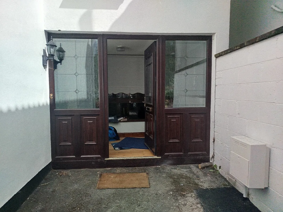 Front door - Image 3