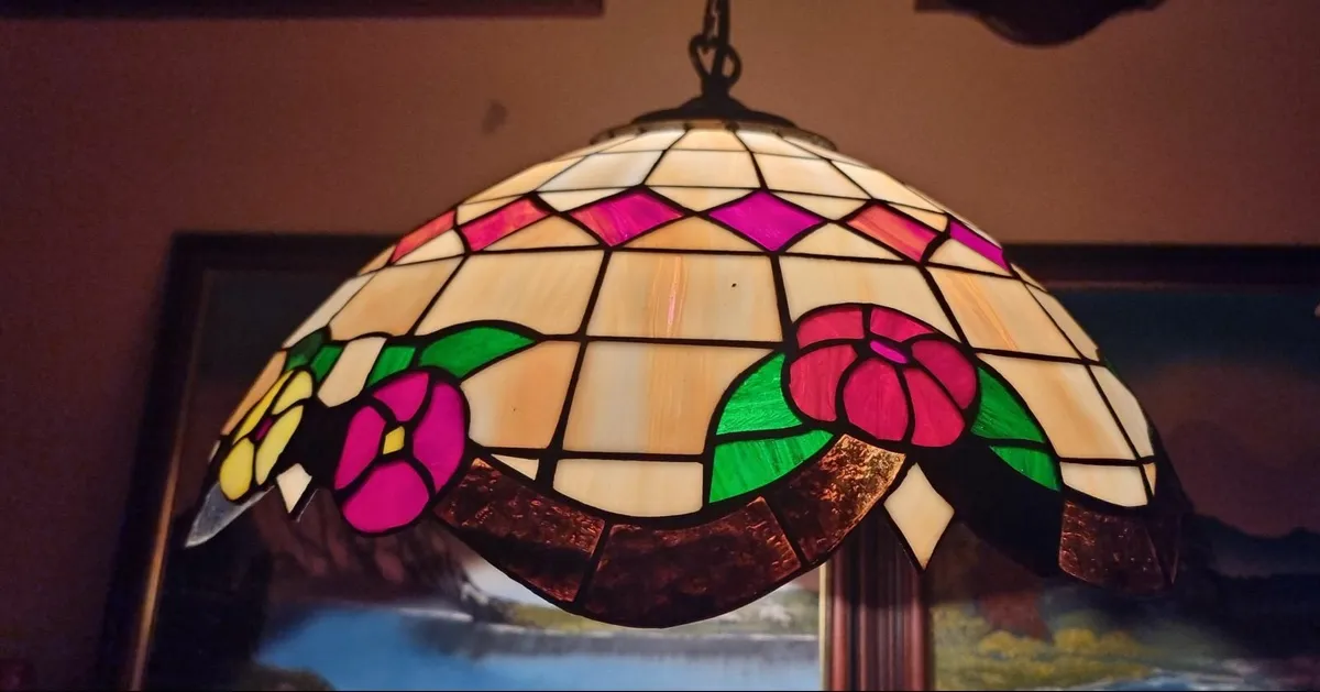 18" Wide Tiffany Style Ceiling Pendant Light/ Lamp - Image 2