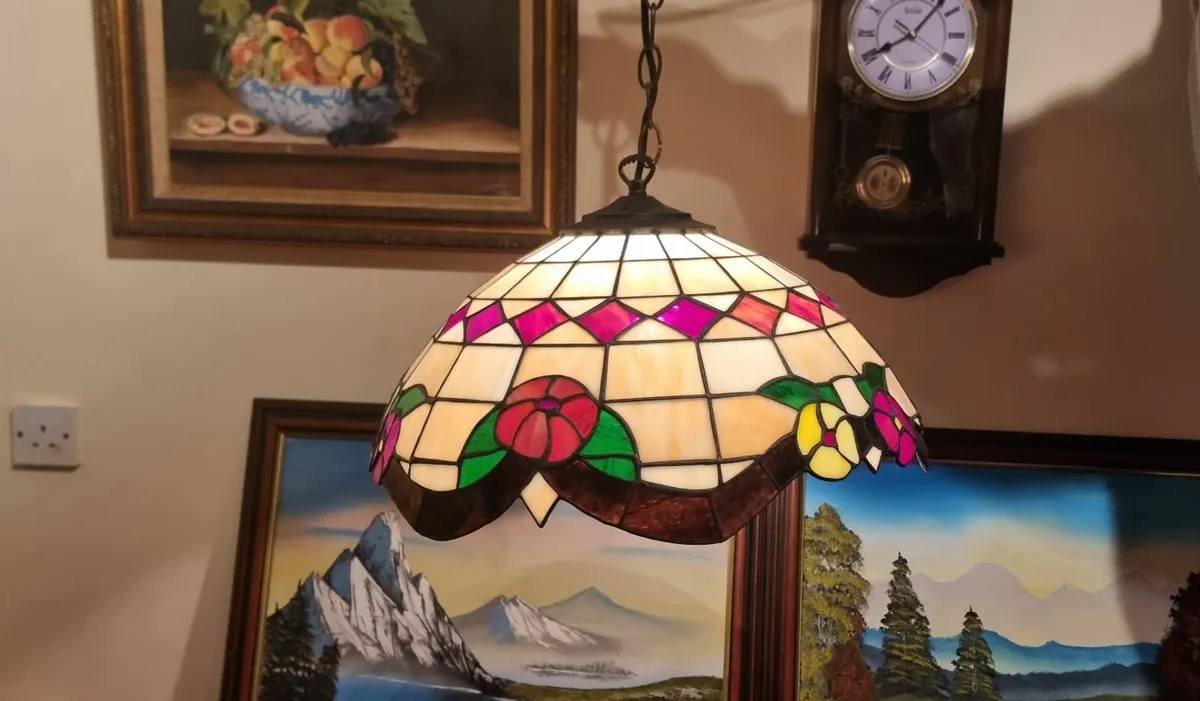 18" Wide Tiffany Style Ceiling Pendant Light/ Lamp - Image 4