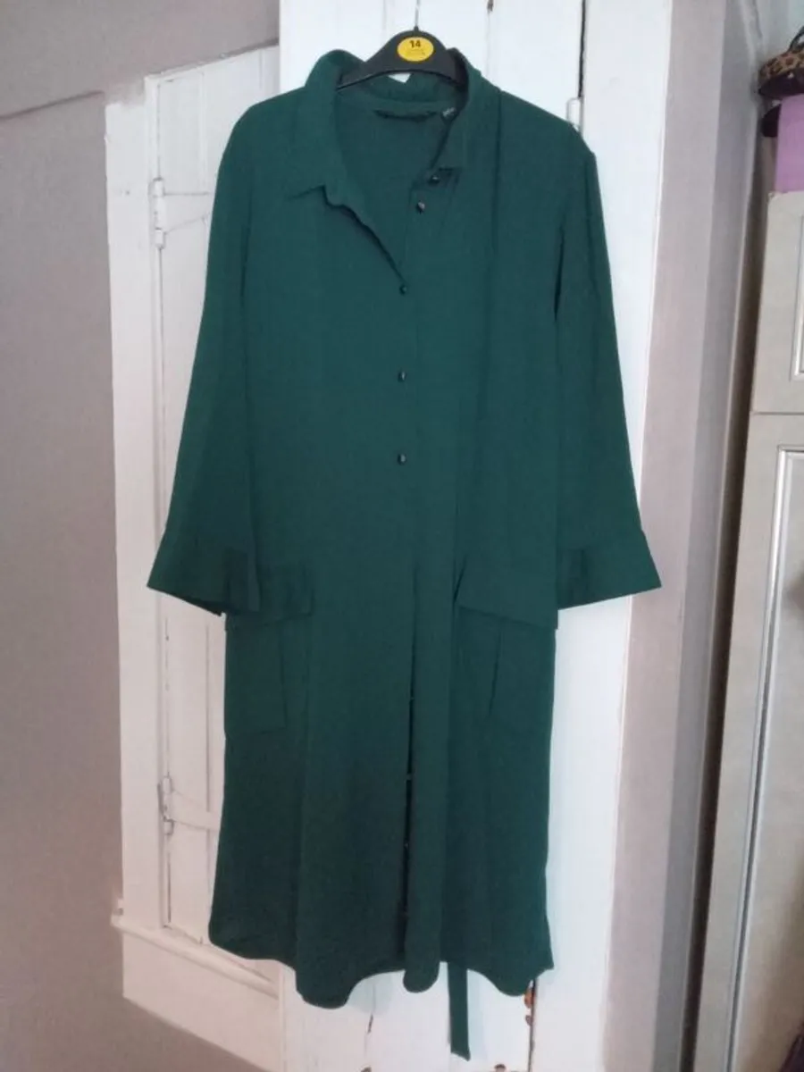 womens dressing  size 14 - Image 3