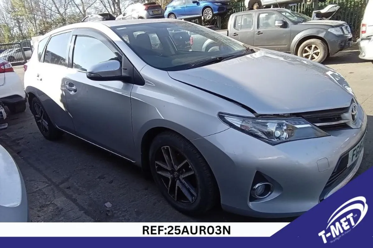 2015 TOYOTA  AURIS BREAKING FOR PARTS - Image 1