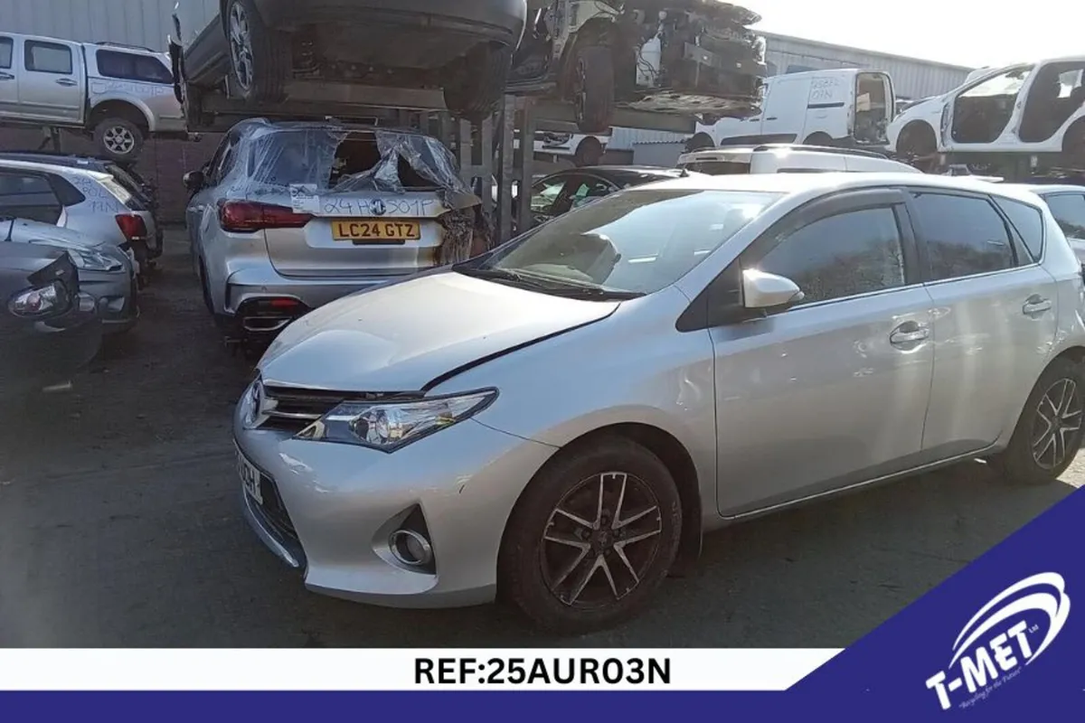 2015 TOYOTA  AURIS BREAKING FOR PARTS - Image 3