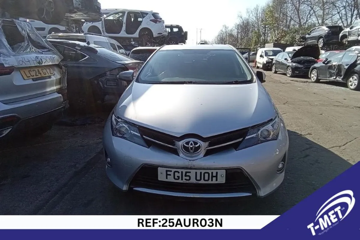 2015 TOYOTA  AURIS BREAKING FOR PARTS - Image 2