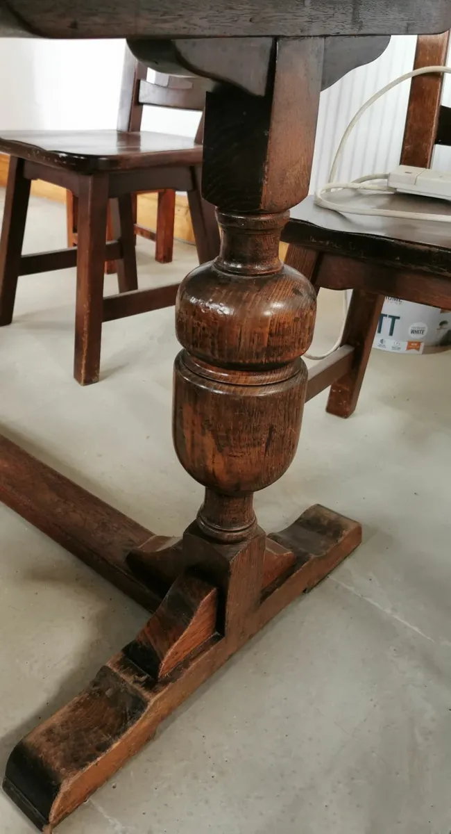 Solid oak Jaycee dining table & 4 oak chairs - Image 2