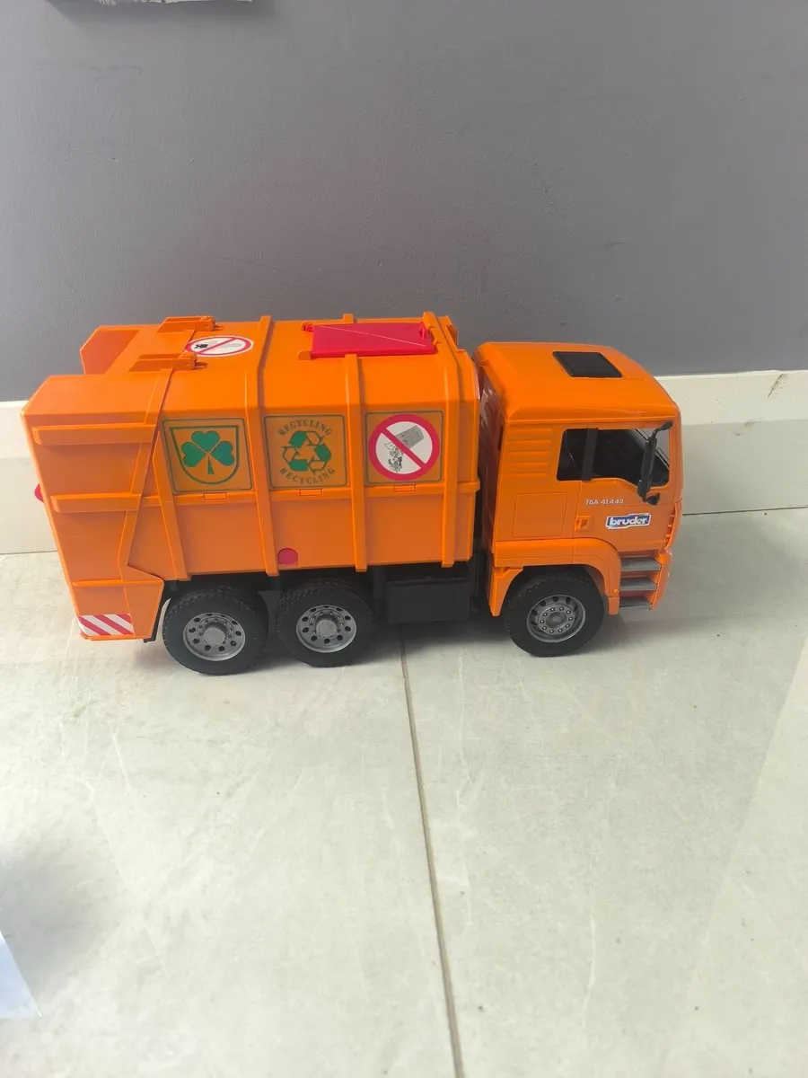 Toys - Image 2