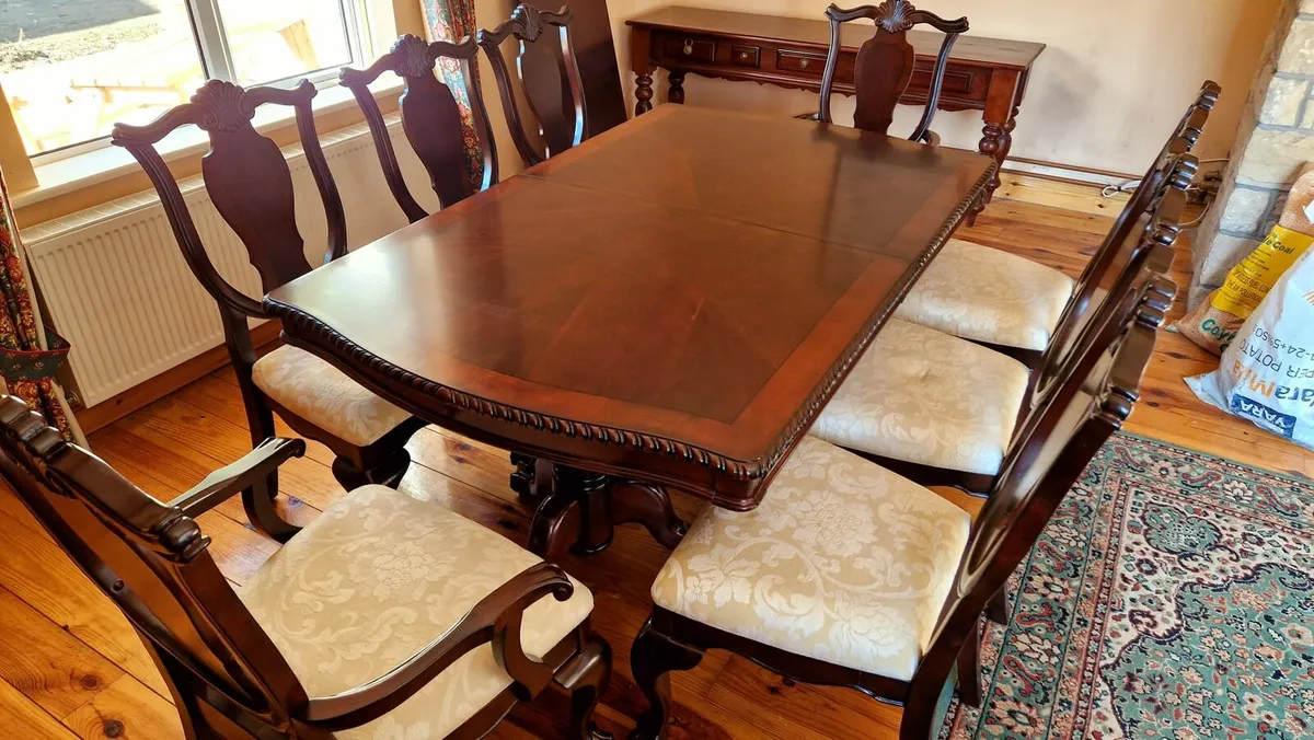 8 SEATER, TABLE &CHAIRS - Image 2